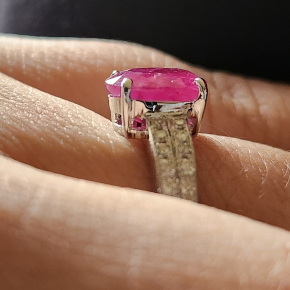 2.05 Carat Ruby and Diamond 14k solid white gold - Picture 3 of 5